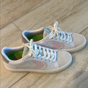 Cariuma Salvas White and Pink Sneakers
